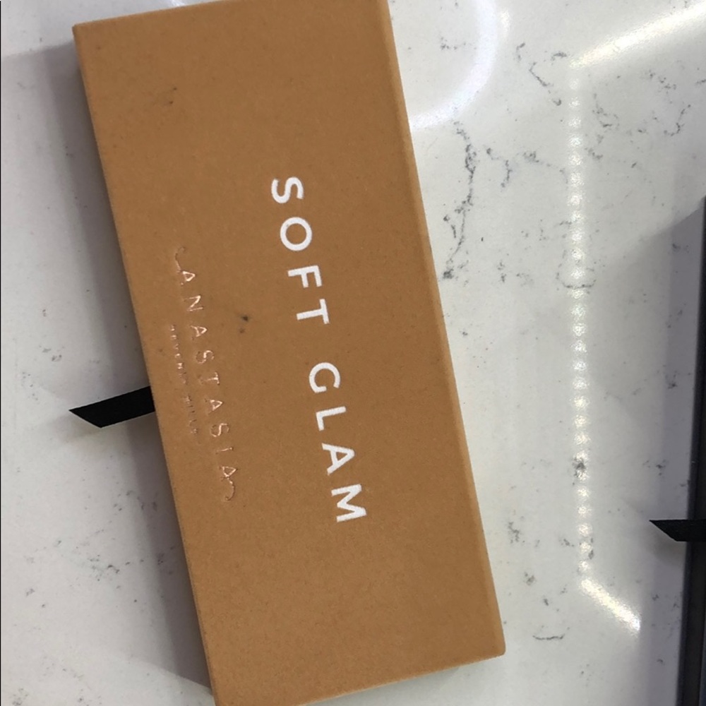 Anastasia Beverly Hills SOFT GLAM palette.